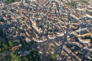 Hospices de Beaune, Collégiale Notre-Dame et coeur historique de Beaune vus de la montgolfière