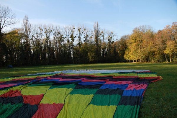 Enveloppe de la montgolfière prête pour le gonflement